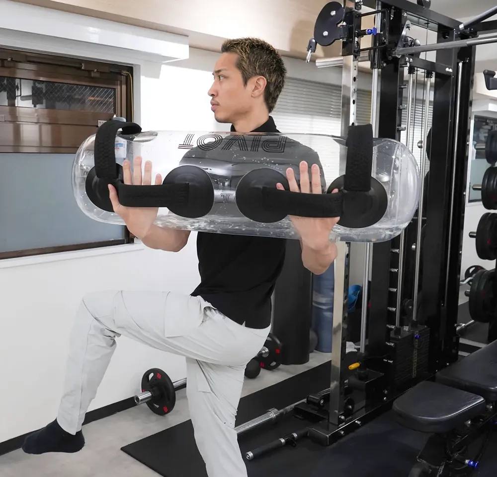 神田で安いパーソナルジムを選ぶときの注意について考える場面